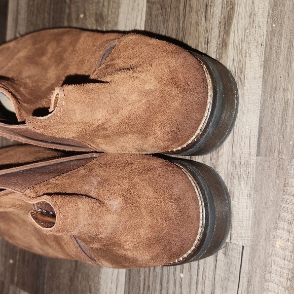 CLARKS Brown  Booties  size 9.5 Cushion Stretch - Picture 4 of 5